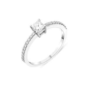 Изискан пръстен с princess diamond